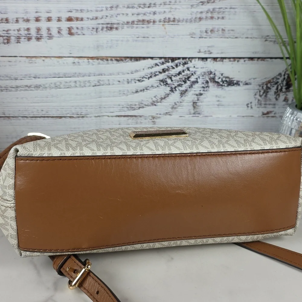 MICHAEL KORS VANILLA TAN‎ LOGO BAG LEXINGTON CROSSBODY SHOULDER PURSE GUC - Picture 11 of 16